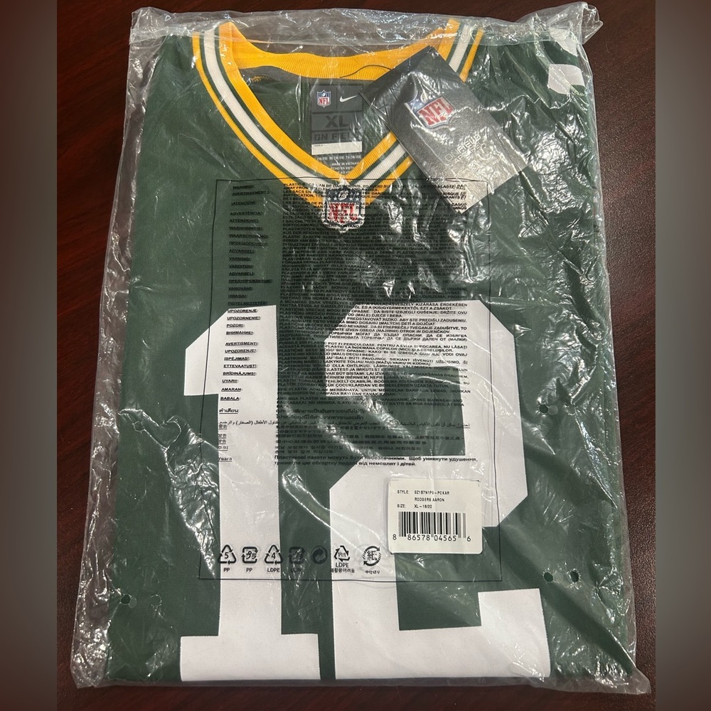 NFL - Green Bay Packers - Aaron Rodgers Nike Green Game Jersey - Picture 4 of 5